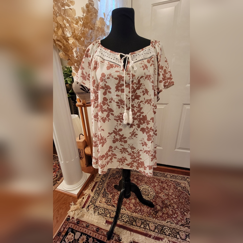 Agnes Orinda Blouse w/Lace & Front Tie.  P2P: 24" L: 30"